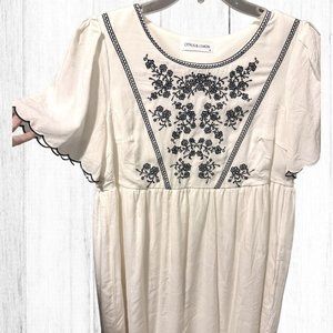 Citrus & Lemon White and Navy Embroidered Dress Size Medium